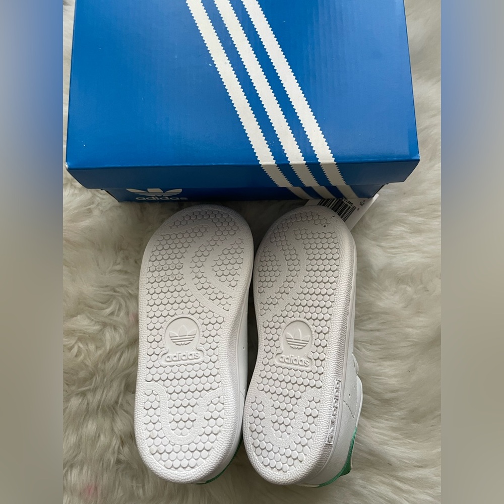 New! Adidas Kids Stan Smith Sneakers in White and Green - Picture 4 of 6